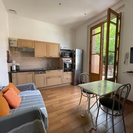 Appartement Avec Terrasse Et Parking A - Fr-1-420-138
